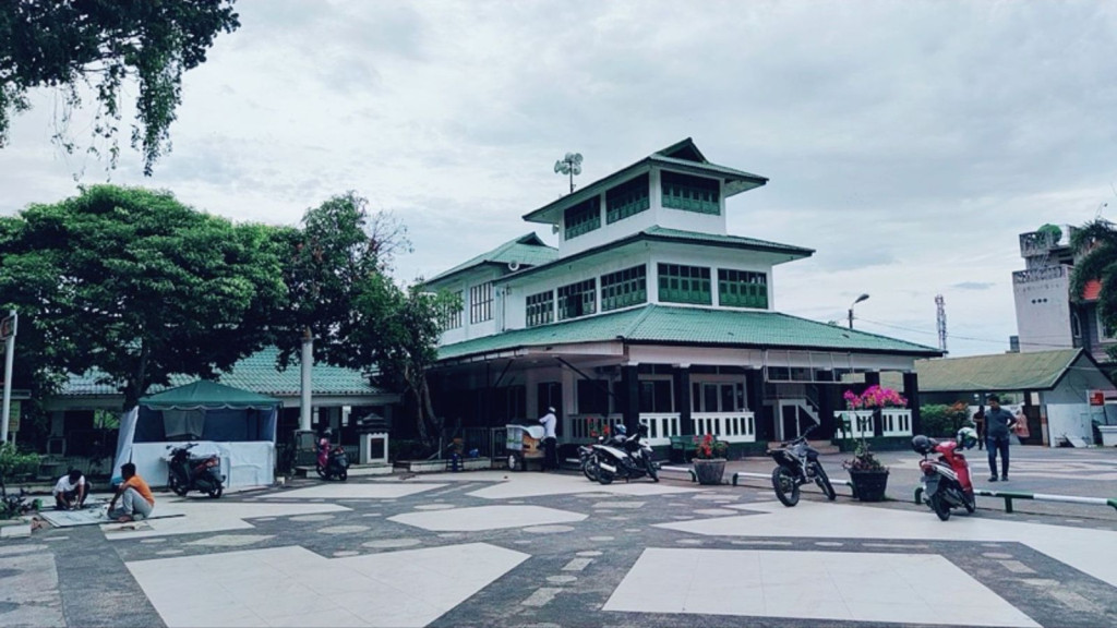 Masjid yang terletak di Gampong peulanggahan, didirikan pada tahun 1769 oleh Teungku di Anjong