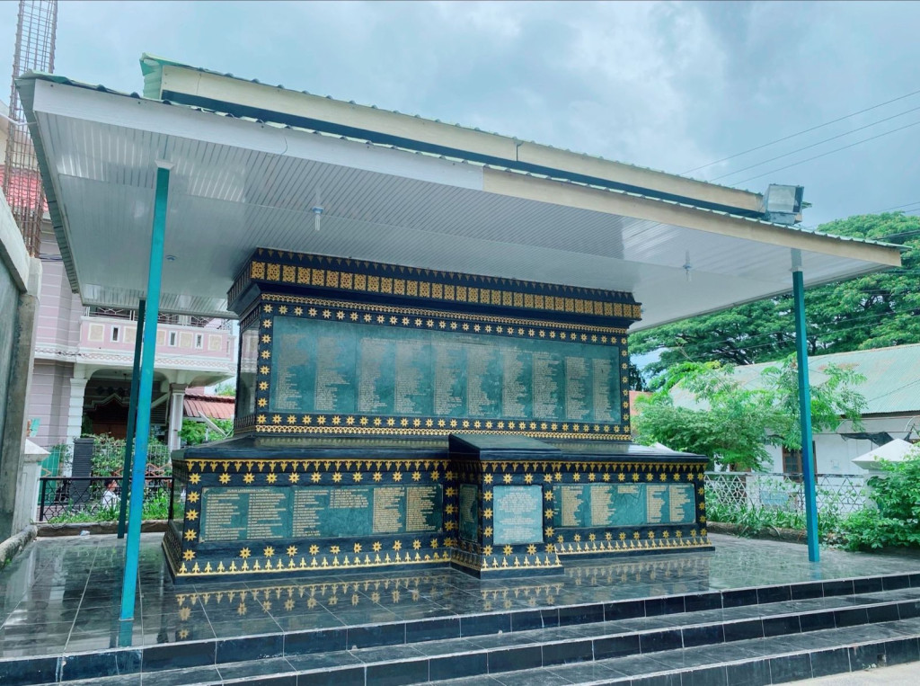 Monumen Tsunami yang dibangun di Komplek Masjid Tgk Dianjong Gampong Peulanggahan